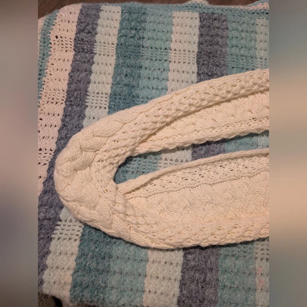 Cozy‎ Cable Knit Pom-Pom Women's Sweater Scarf - Cream